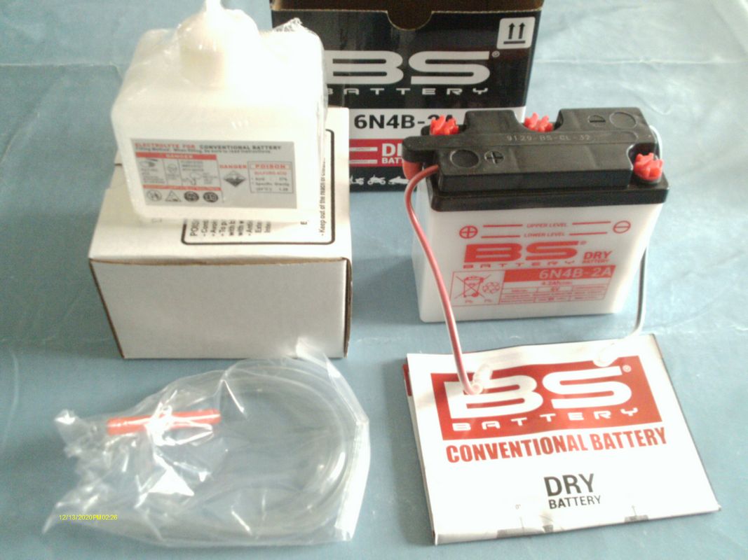 SUZUKI 400/GN/DR et 370SP: Batterie 6V 6N4B-2A; acide fourni.